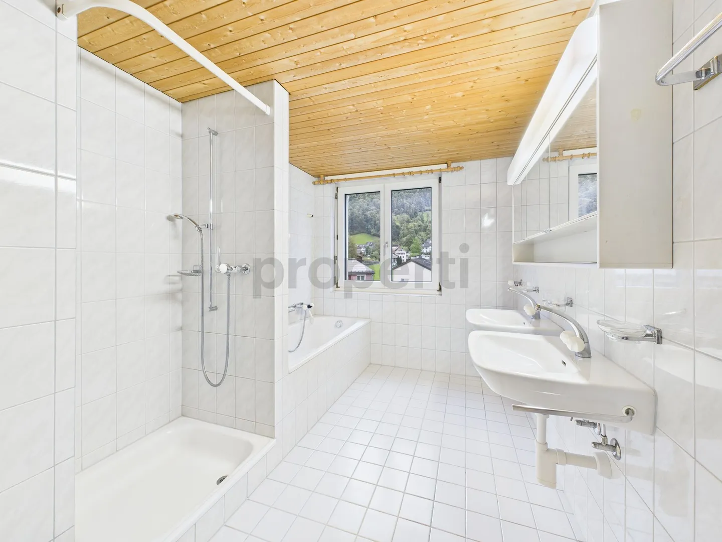 Charming 5.5-room maisonette apartment in Mollis - Photo 11 of 12