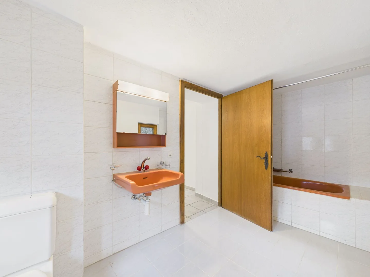 Charmante 2.5-Zimmer Wohnung mit Balkon in Cazis - Foto 7 von 8