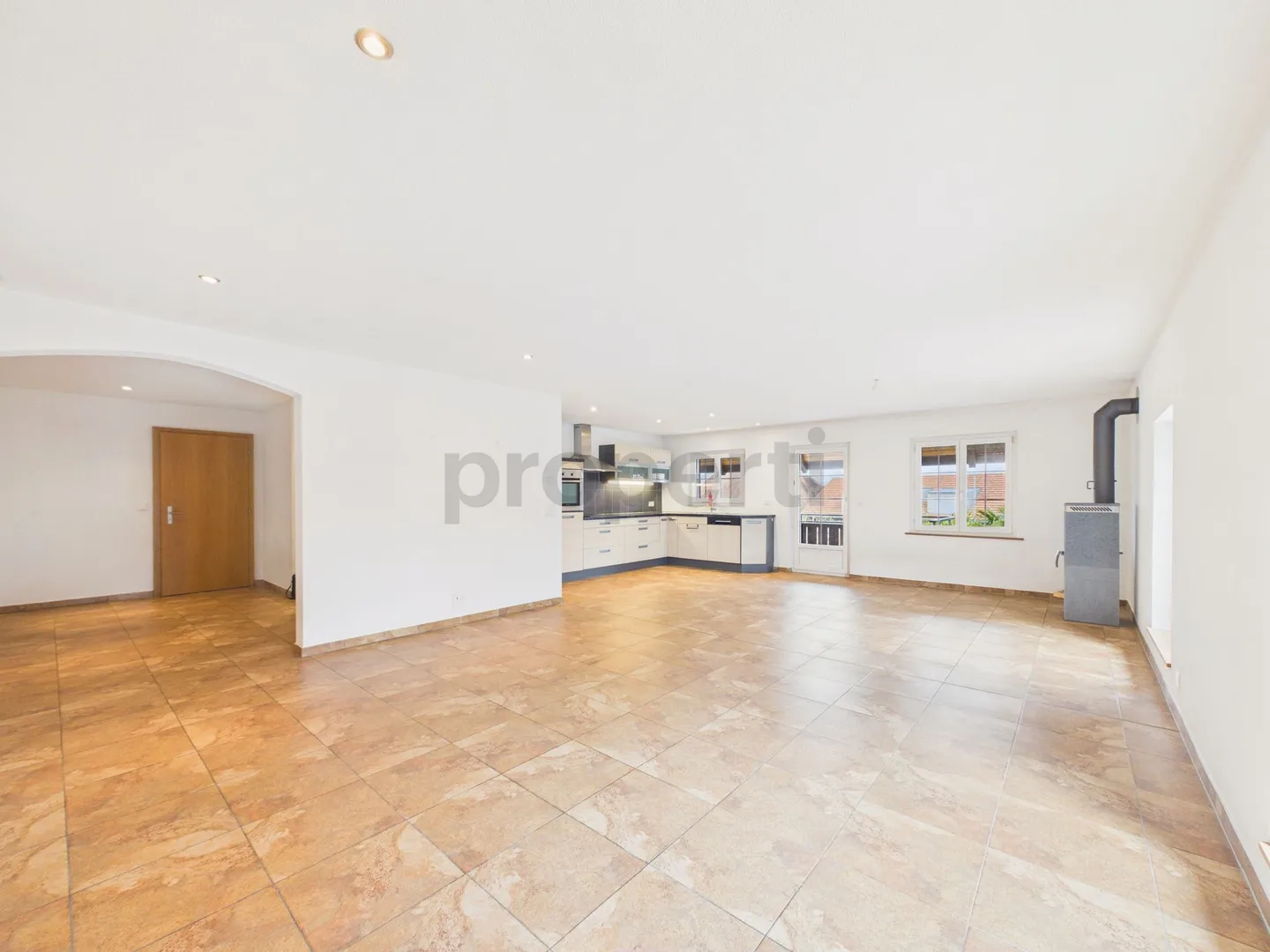 Grosszuegige Wohnung mit sonnigem Balkon - Foto 2 von 13