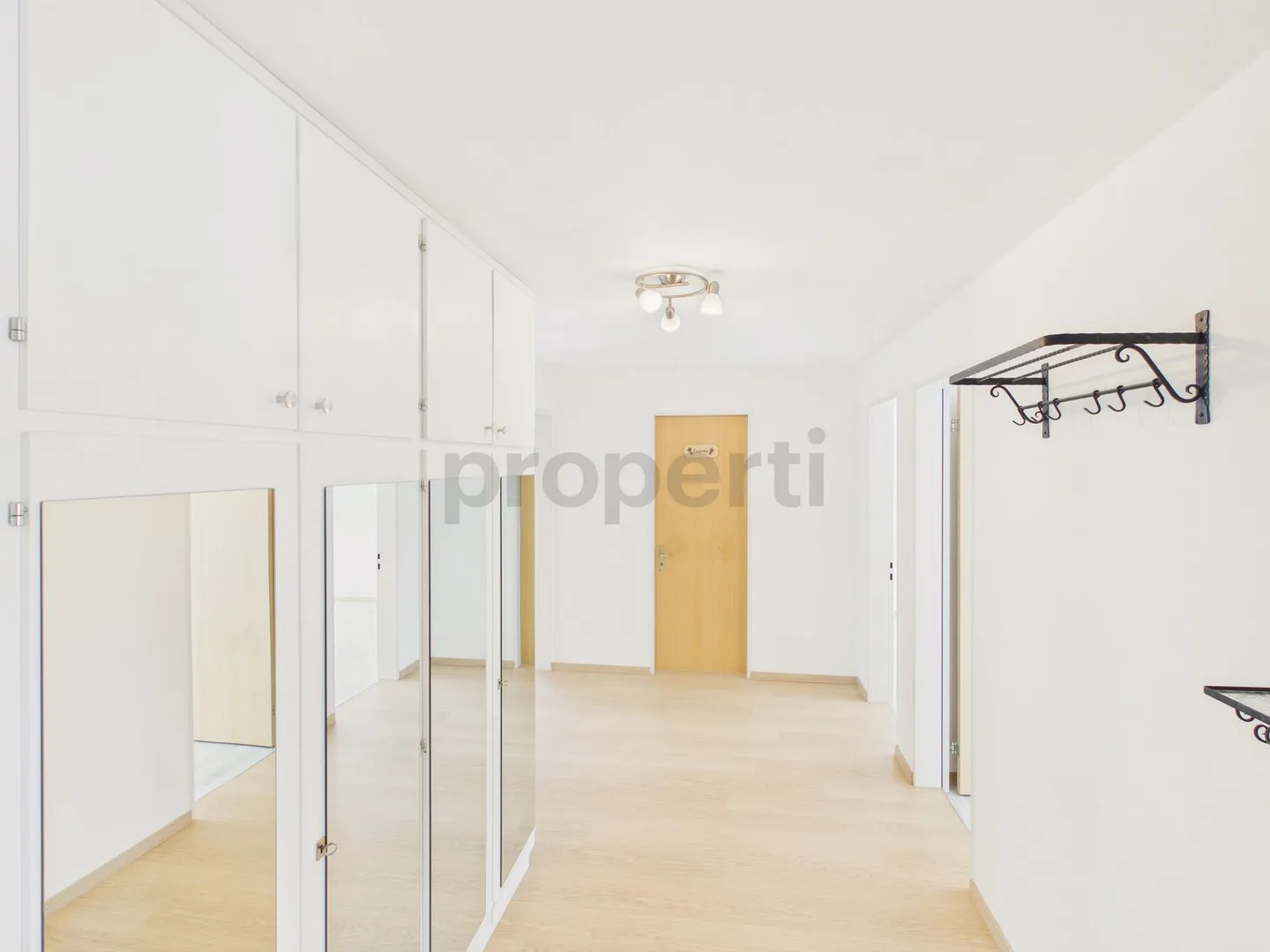 Spacious 5.5-room apartment with balcony, Unterbäch - Photo 8 of 13