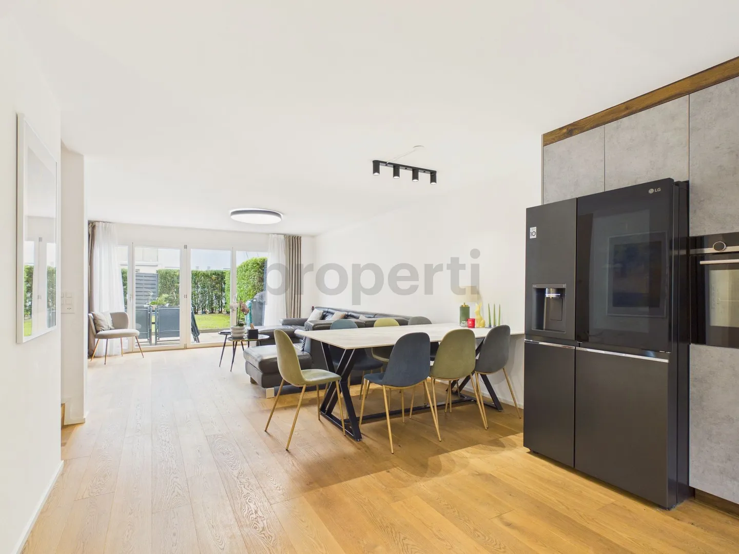 Geräumiges 5.5-Zimmer-Reihenhaus mit praktischem Grundriss, in Pfäffikon SZ (Baurecht) - Photo 2 sur 13