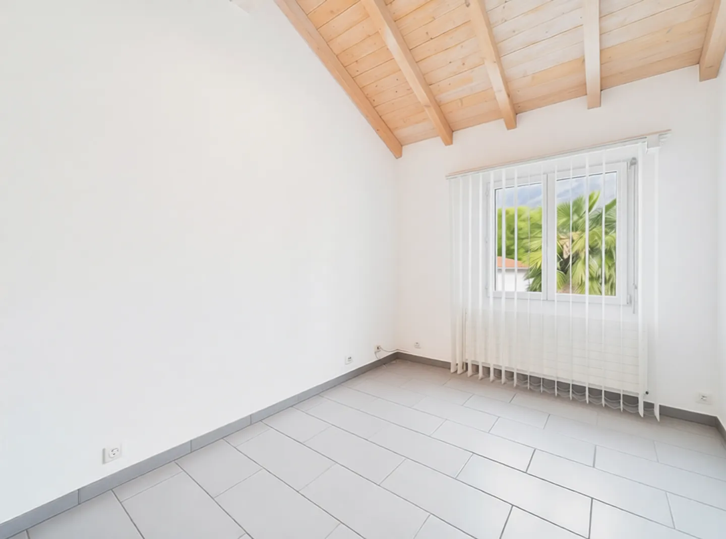 Spaziosa casa indipendente 8.5 locali con ampio giardino, Giubiasco - Foto 10 von 13