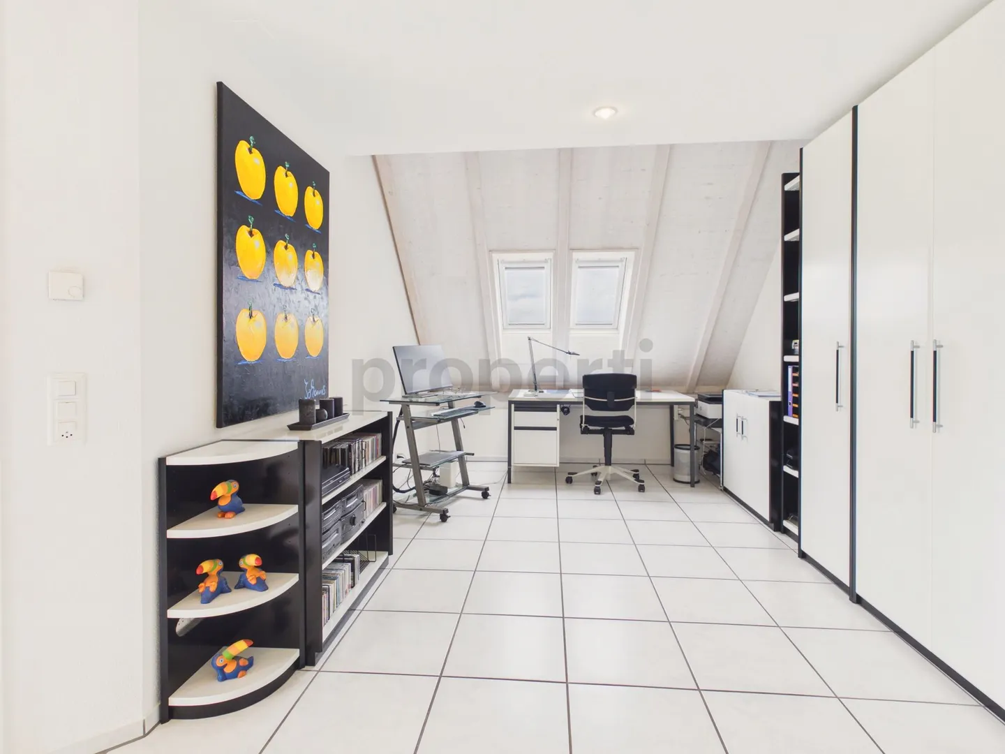 Bright 3.5-room attic apartment with lake view in Uster - Photo 11 of 13