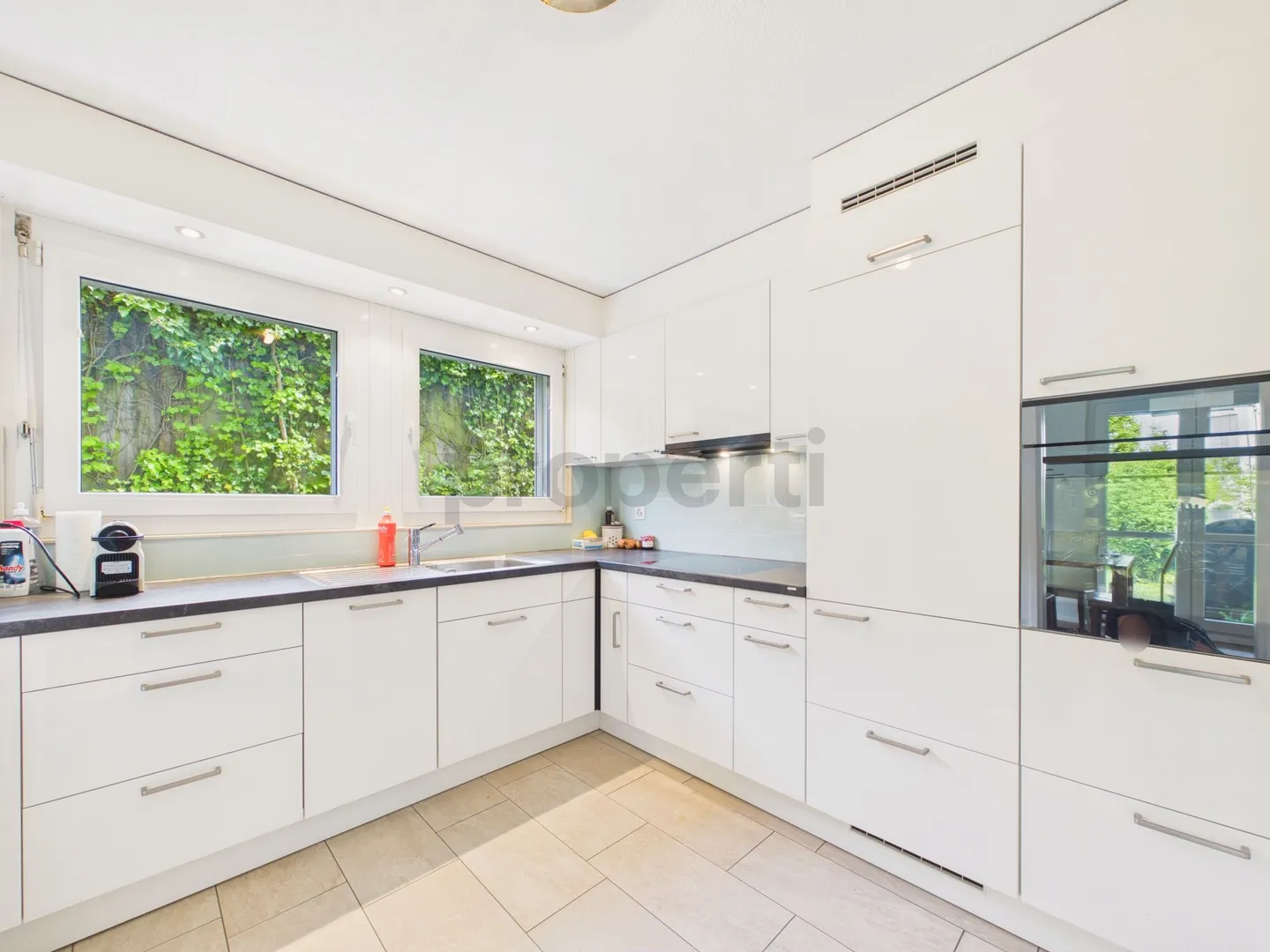 Nature-inspired living happiness in Dällikon: Bright 3.5-room garden apartment with plenty of comfort - Photo 6 of 13