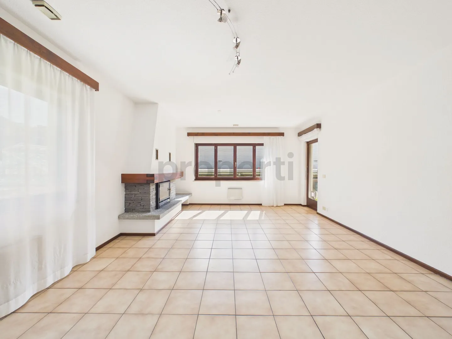 4,5-Zimmer-Wohnung mit Garage in einem Zweifamilienhaus - Foto 2 von 13