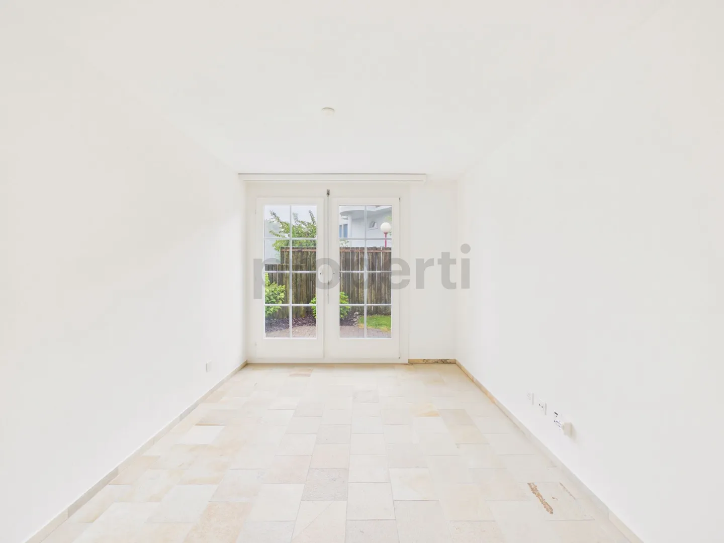 Casa a schiera angolare di 7,5 stanze soleggiate in una posizione tranquilla ad Altendorf - Foto 9 di 13