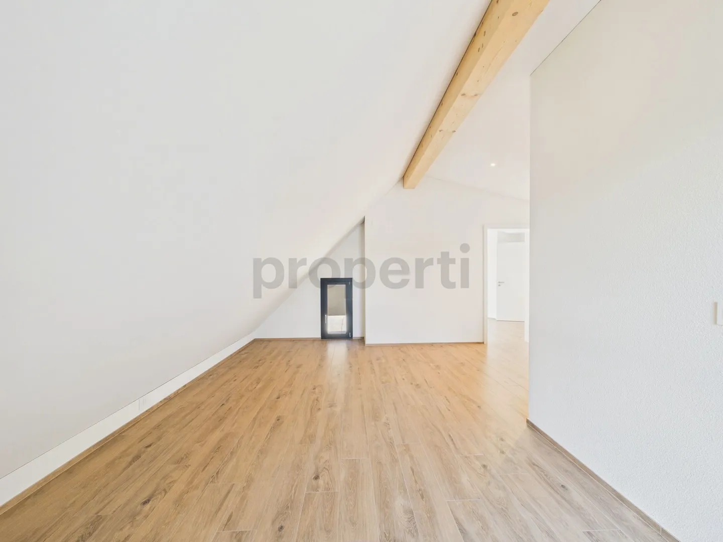 Attikawohnung direkt am Waldrand mit Zürichseeblick, Minergie-Standard und Free-Cooling - Foto 8 di 13