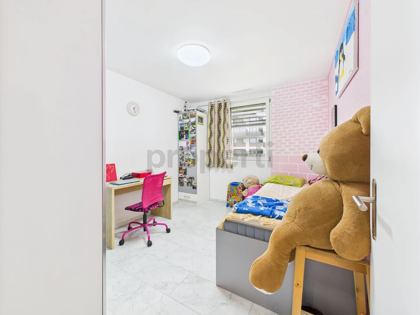 Moderno appartamento di 4,5 stanze in una posizione adatta alle famiglie a Dübendorf - Foto 5 di 9