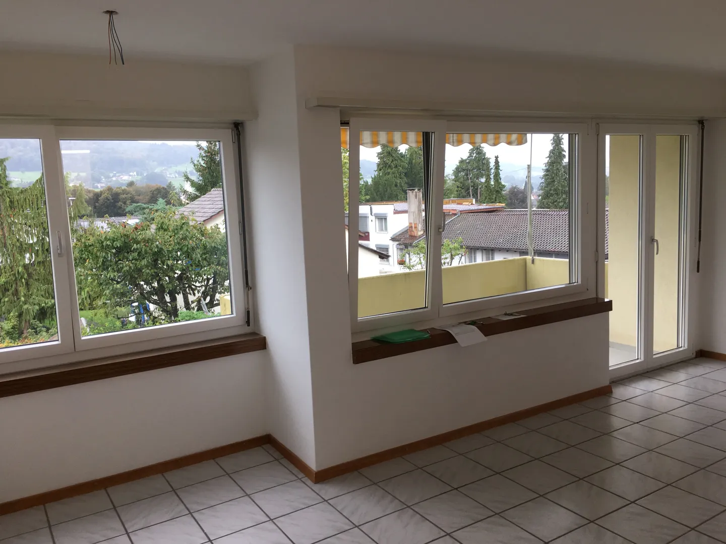 Appartement confortable et lumineux avec balcon dans le quartier calme de Schoren à Reinach AG - Photo 2 sur 9