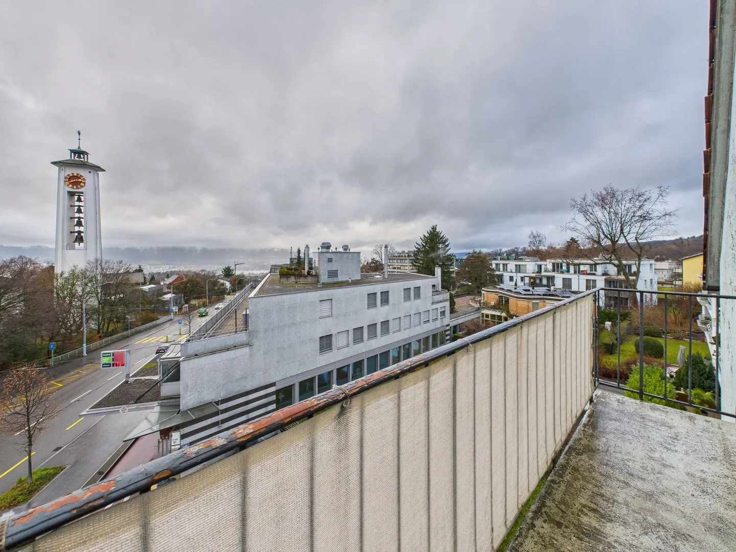 Exclusive 3.5-room apartment with balcony in the sought-after region of Zurich, Canton ZH - Photo 8 of 9