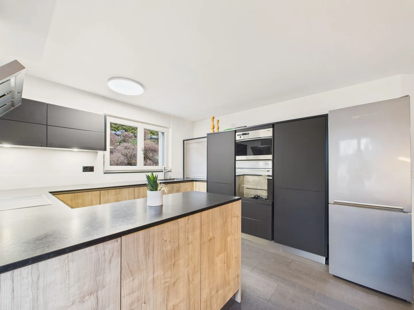 Fascinating Single-Family Home with Garden in Bichwil, Canton SG - Photo 4 of 12