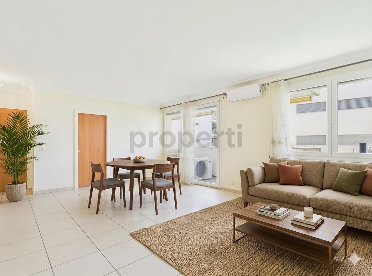 ELEGANT 4.5-ROOM APARTMENT With terrace and private laundry - Photo 2 of 13