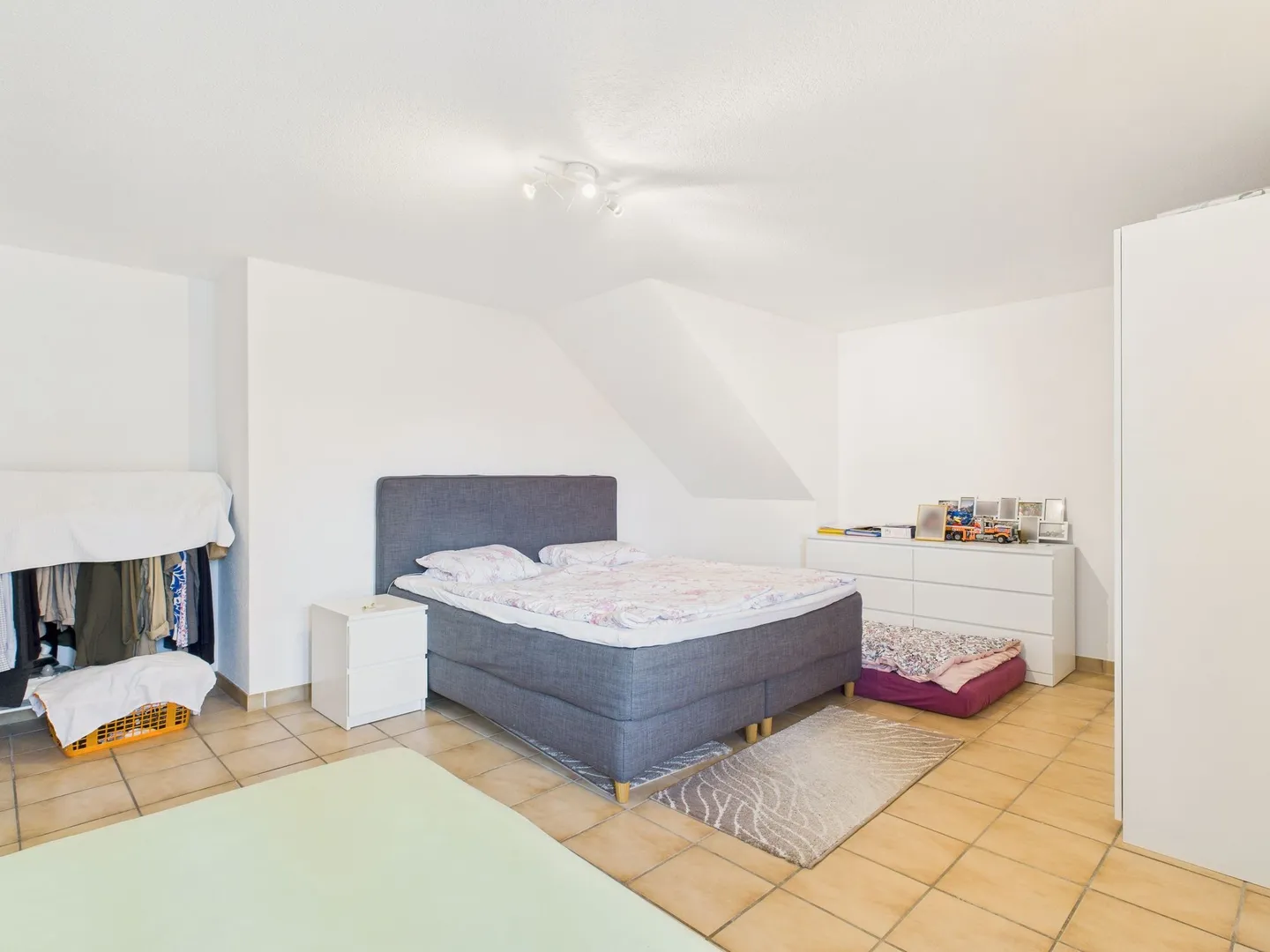 Grosszügiges 6-Zimmer-Einfamilienhaus mit Garten in Eiken - Foto 6 von 13