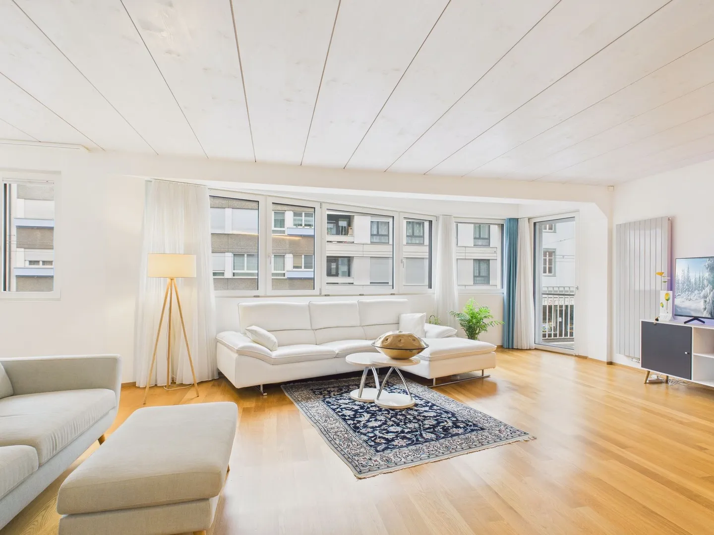 Modern 3.5-room apartment with balcony, Basel - Photo 1 of 11