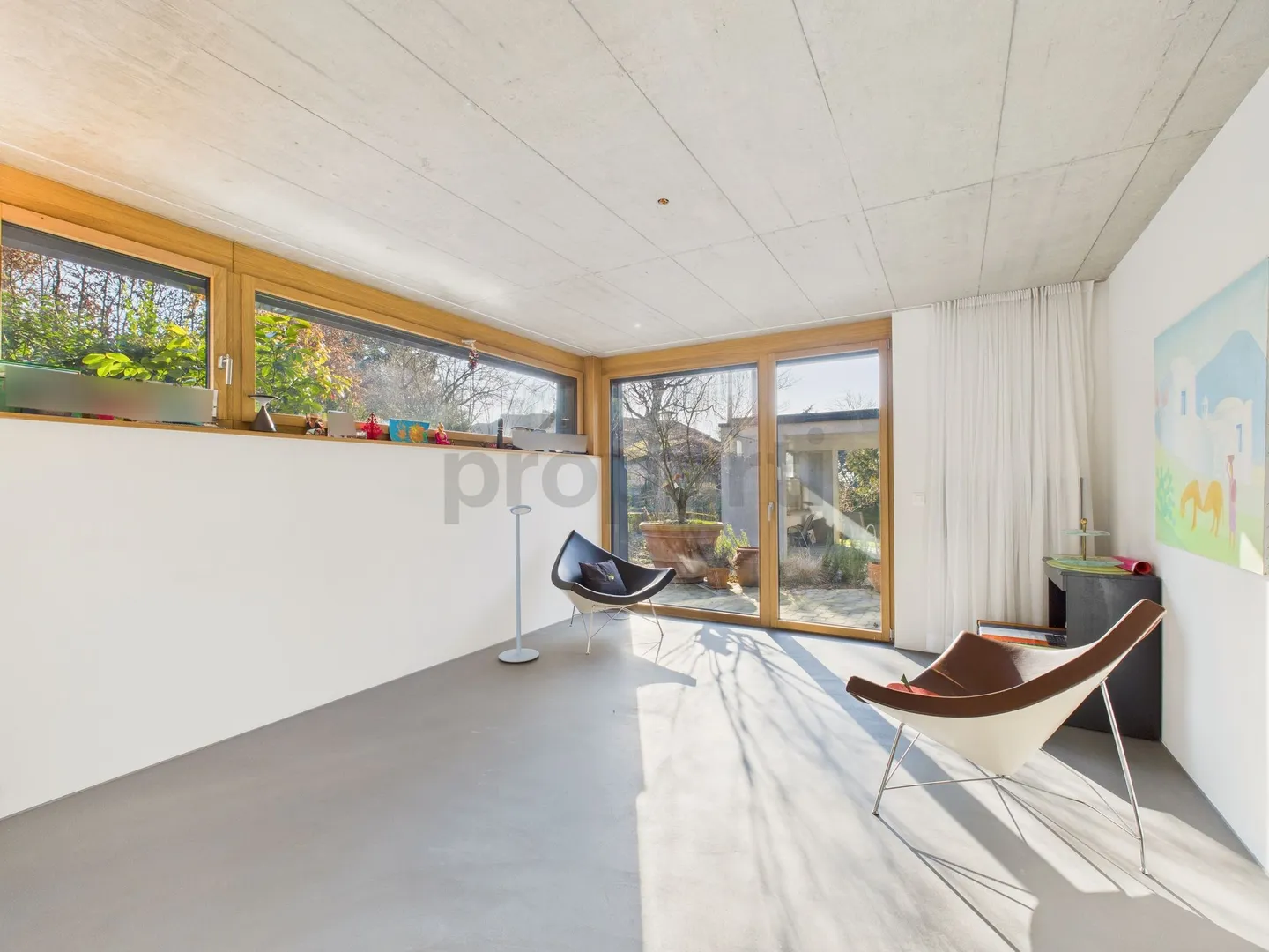 Modern 2.5-room apartment with garden seating area in Zurich - Photo 1 of 10
