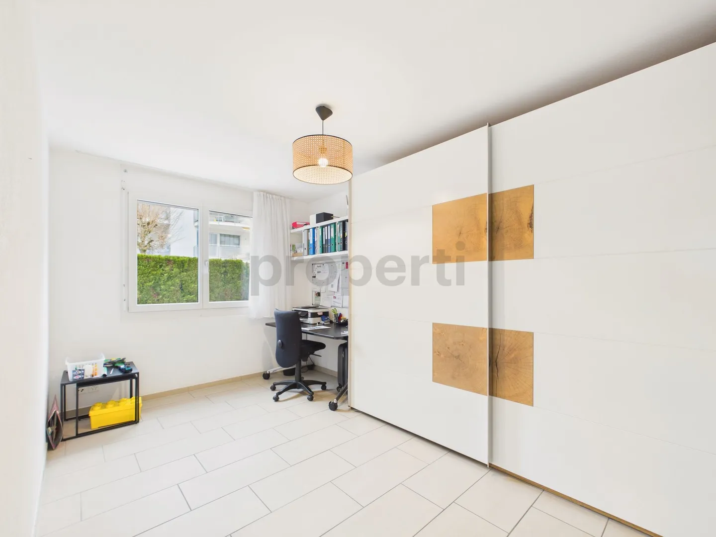 Moderne 5.5-Zimmer Wohnung mit Garten - Foto 8 von 13