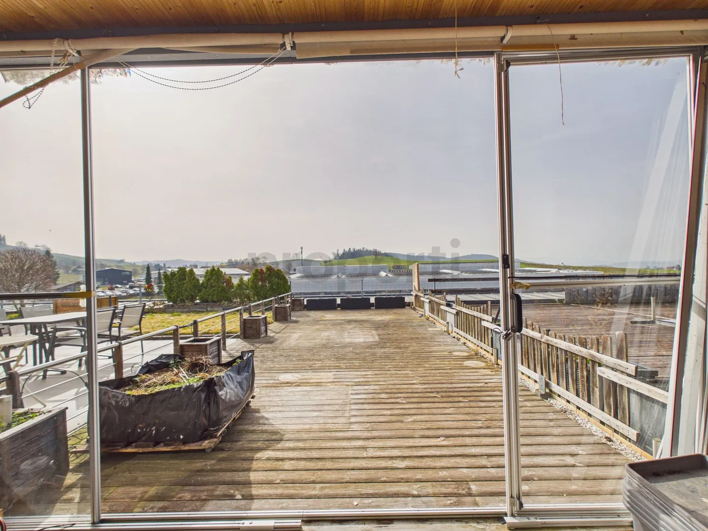 Appartement loft lumineux avec balcon et galerie - Photo 12 sur 13