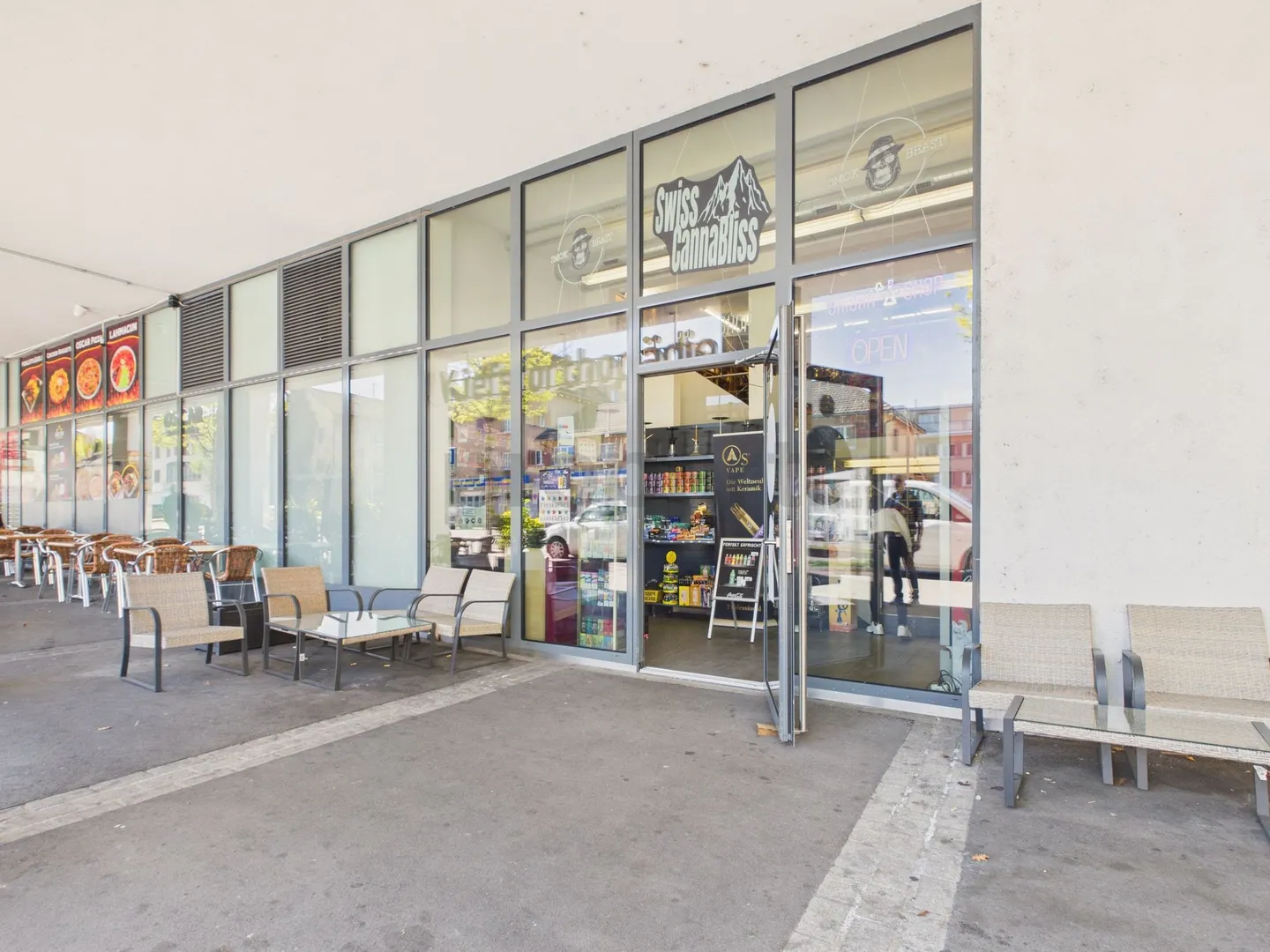Espace commercial / de vente dans un emplacement central à Opfikon - Photo 1 sur 11