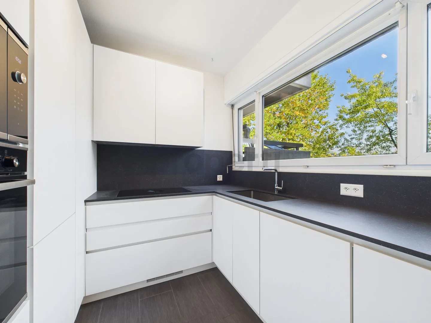 Splendido Appartamento rinnovato 3.5 locali con vista lago - Foto 2 di 13