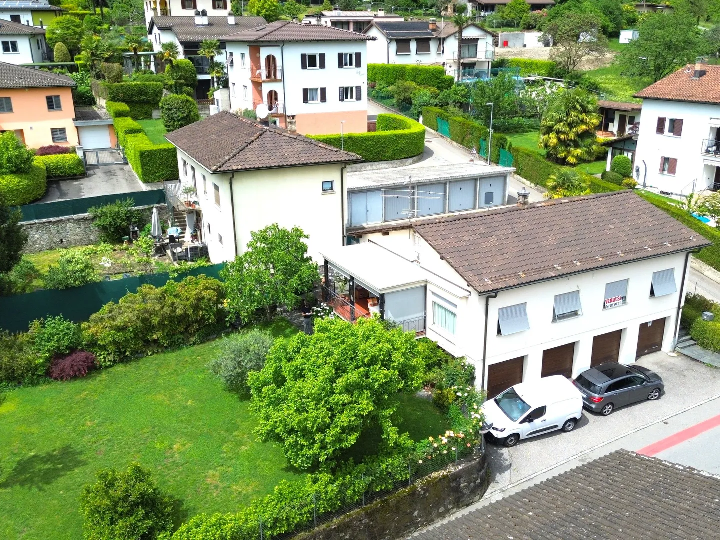 Geräumiges 5,5-Zimmer-Haus mit bebaubarem Garten (R2) und 4 Garagen in Bedano TI - Foto 10 von 11