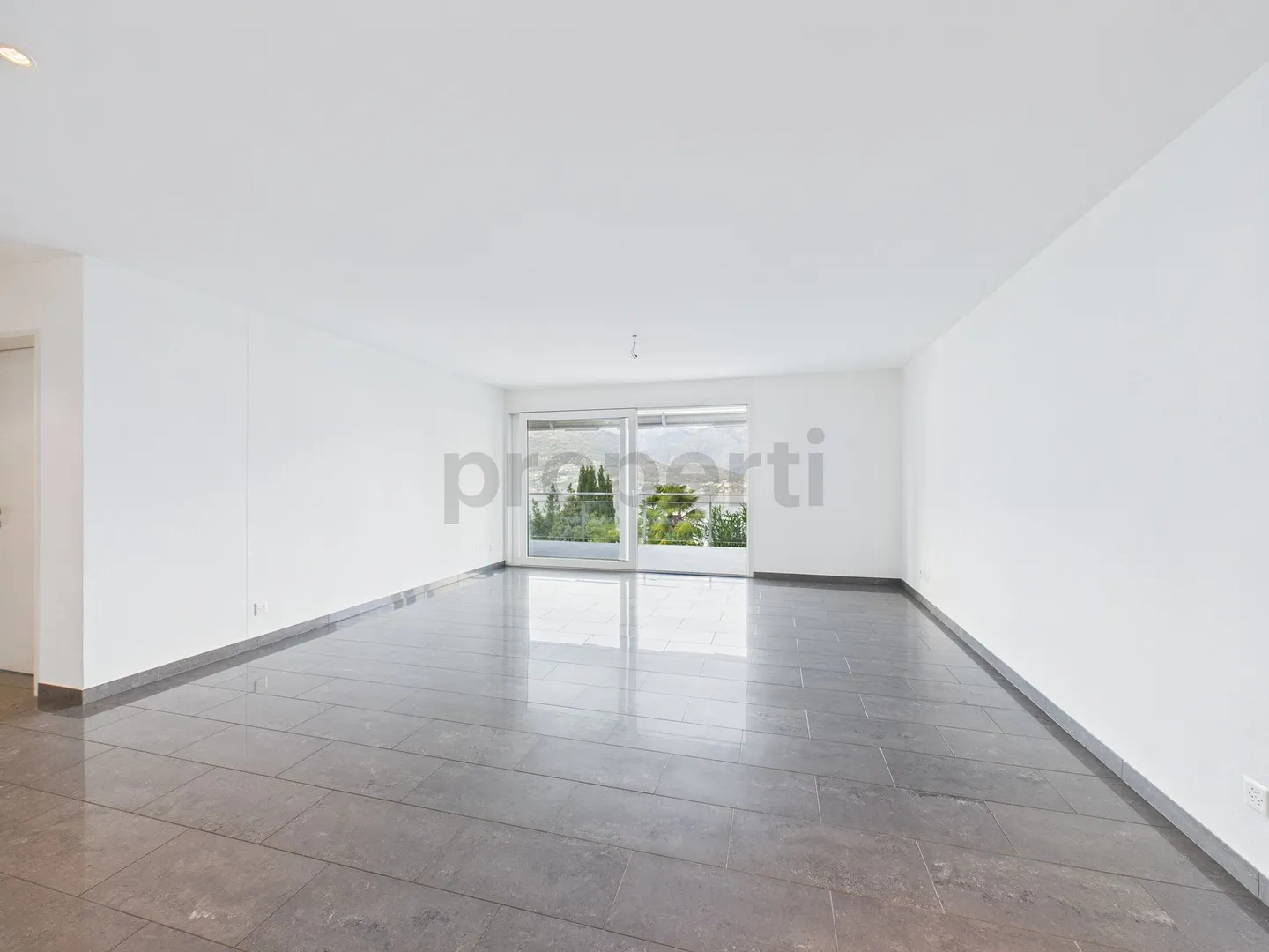 Charmante appartement de 3.5 pièces avec vue imprenable sur le lac Majeur - Photo 4 sur 13