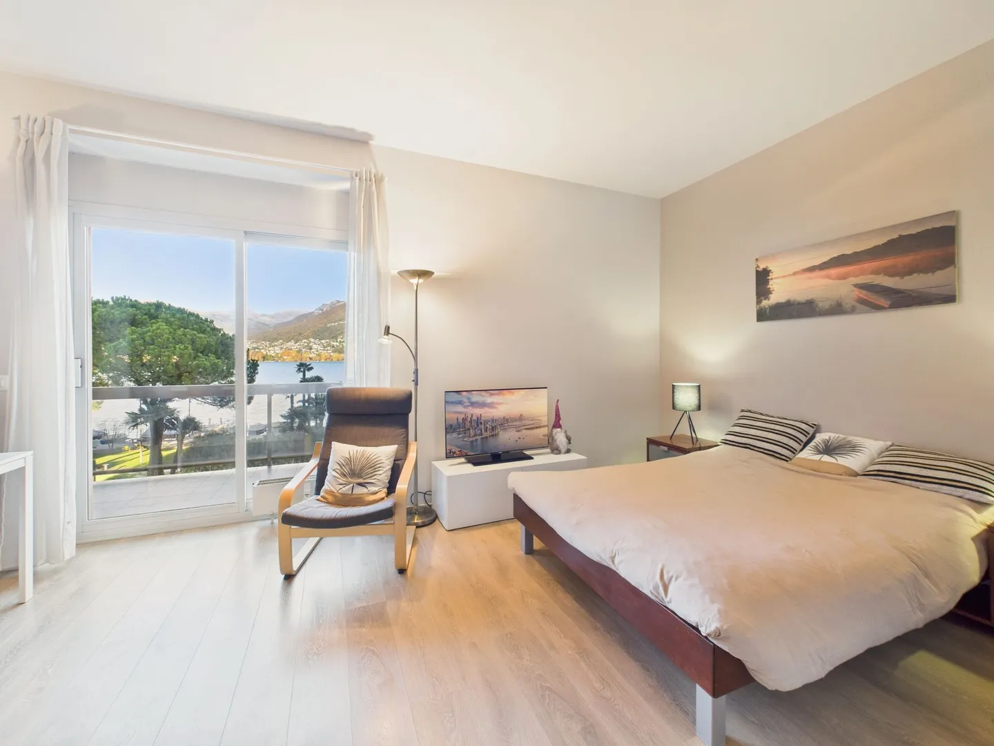 Elegantes, renoviertes Studio mit Seeblick in Paradiso - Foto 1 von 13