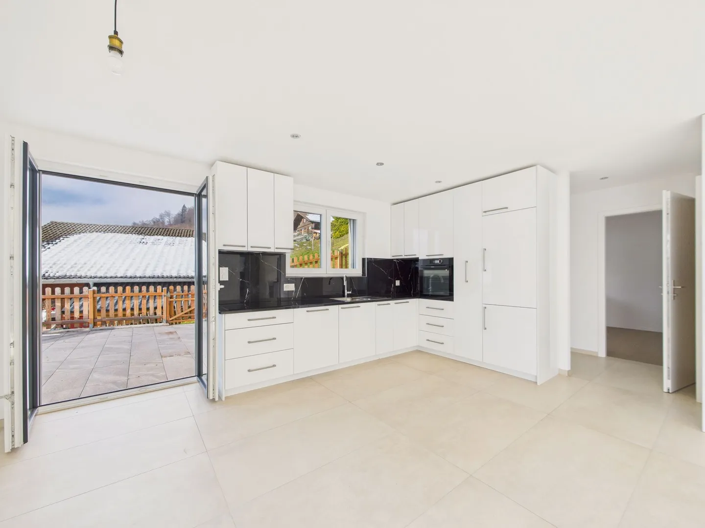 Geräumige und helle 4,5-Zimmer-Wohnung mit großer Terrasse und atemberaubendem Bergblick in Miex, VS. - Foto 2 von 13