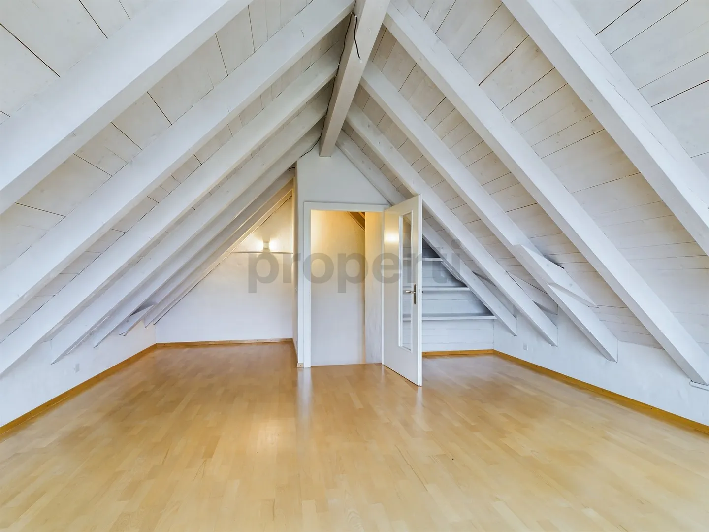 Maison duplex de 3,5 pièces au calme avec beau jardin et petit étang à Maisprach - Photo 6 sur 13