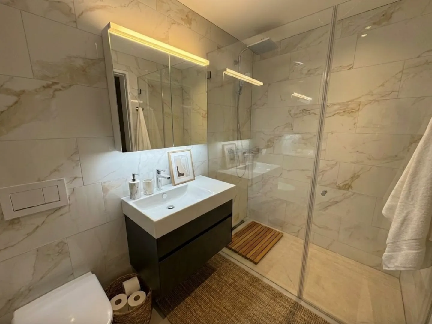 Moderne 3.5-Zimmer-Wohnung mit schöner Terrasse in Lachen - Foto 6 von 10