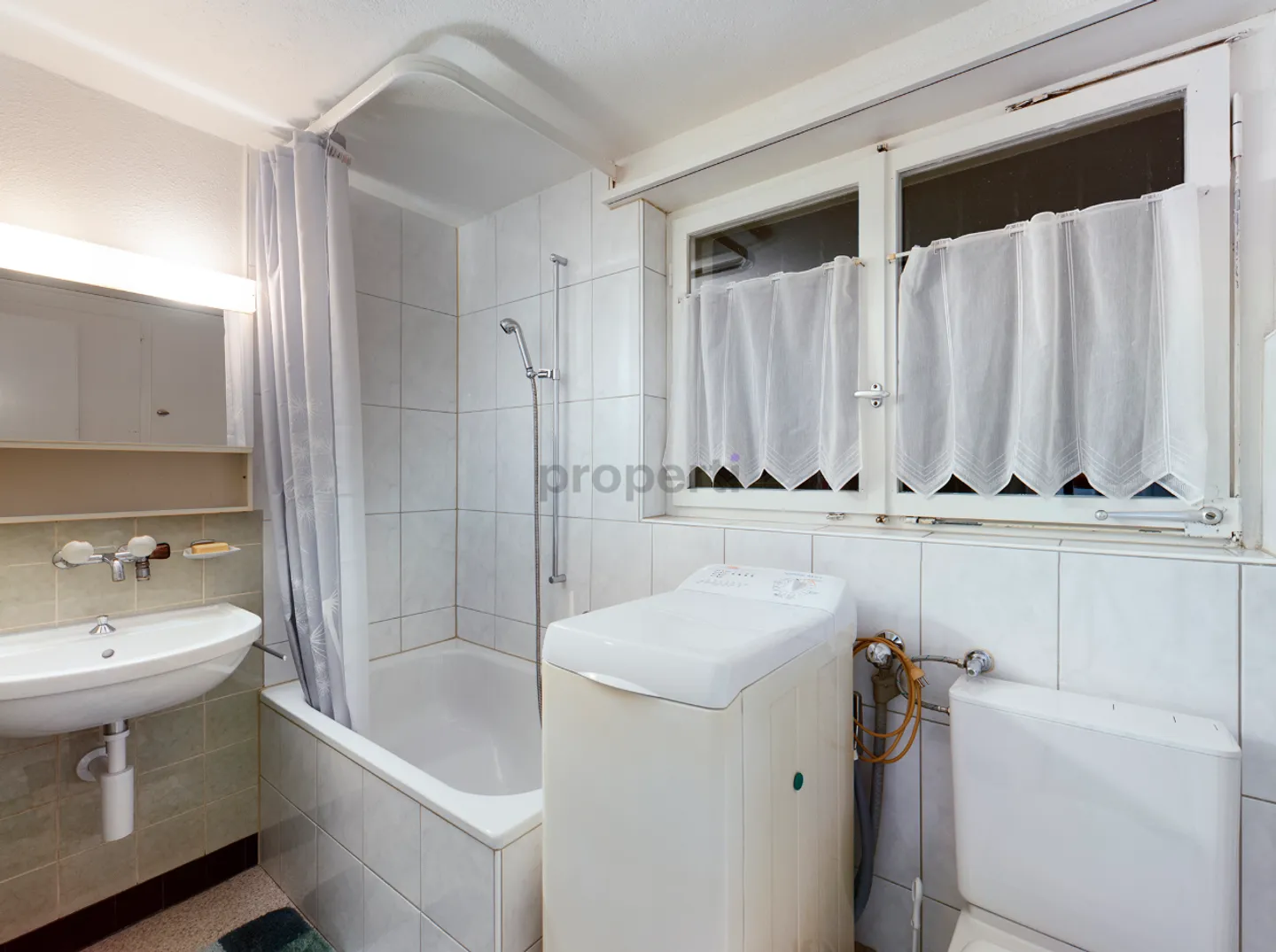 Bright 3-room apartment with balcony in Glarus - Photo 7 of 9