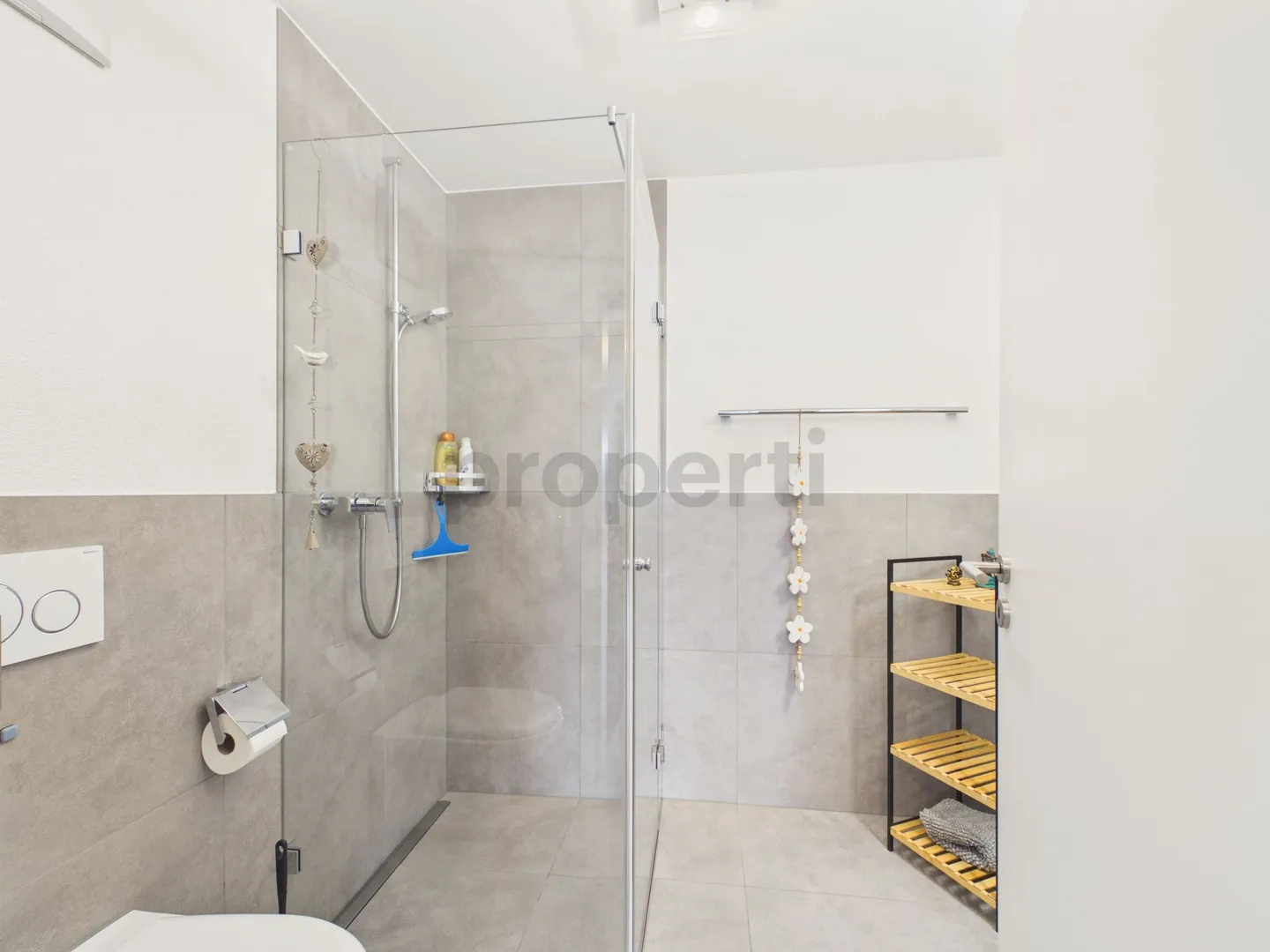 Balcone soleggiato, due bagni moderni e comfort senza barriere con ascensore - Foto 11 di 12