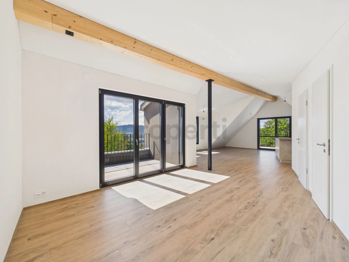 Attikawohnung direkt am Waldrand mit Zürichseeblick, Minergie-Standard und Free-Cooling - Foto 4 di 13