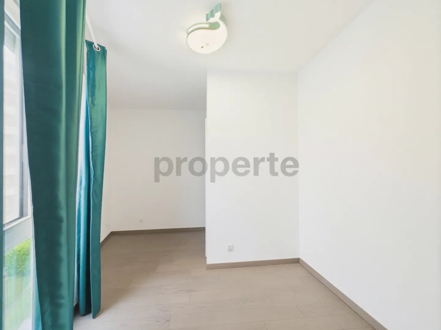 Elegante appartamento di 4.5 locali a Bellinzona con terrazza di 30 mq - Foto 6 von 13
