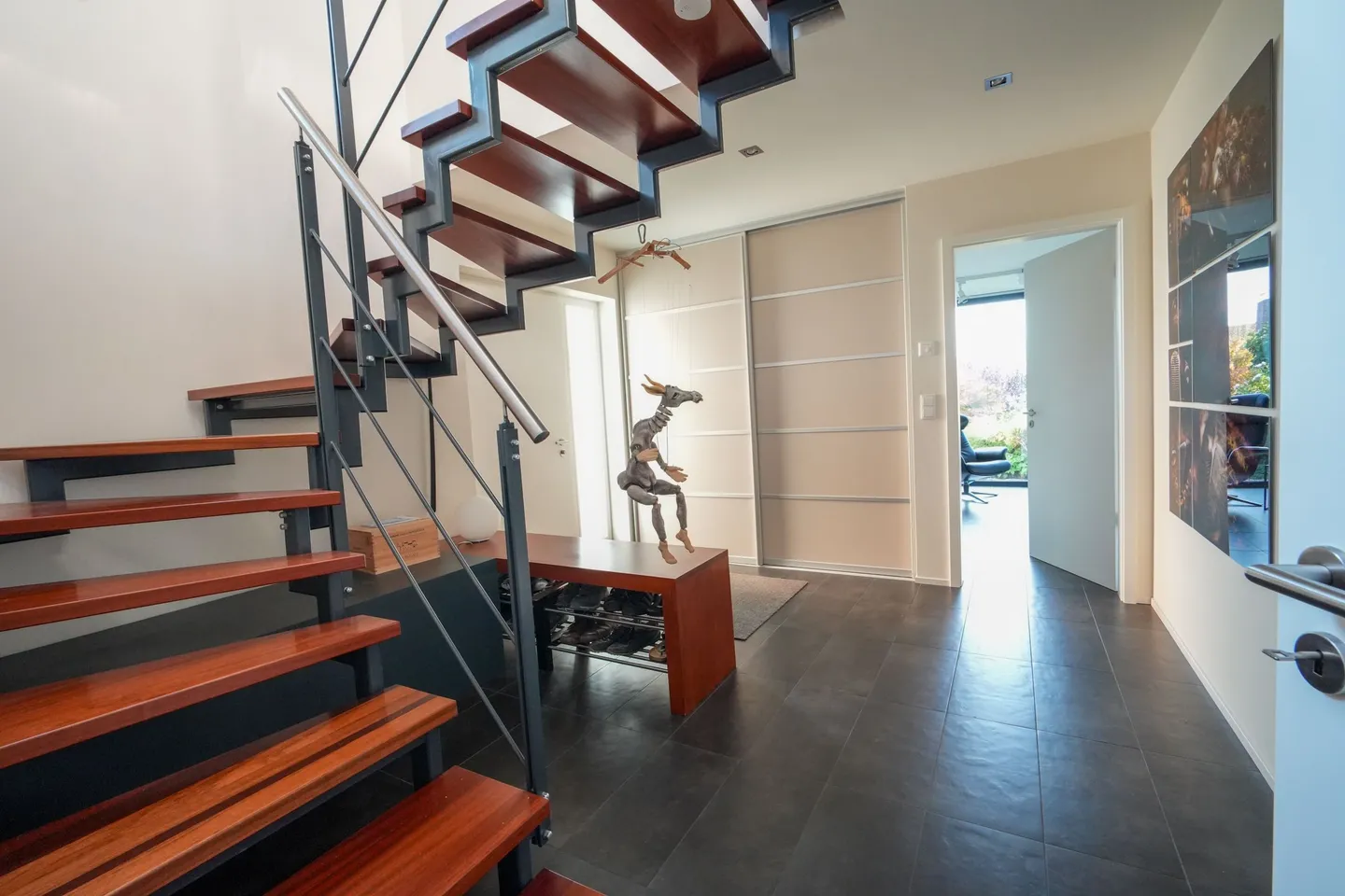 Dreamlike 4-Room Apartment with Lake View in Berlingen - Photo 10 of 13