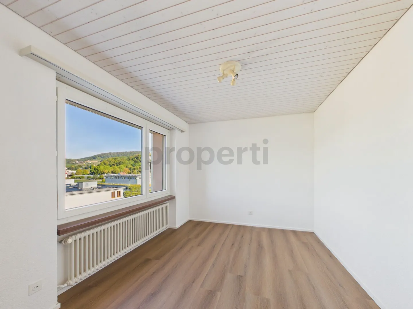 Terrazza privata di 120 m² con padiglione vetrato, camino, balcone sud e posto auto sotterraneo! - Foto 5 di 13
