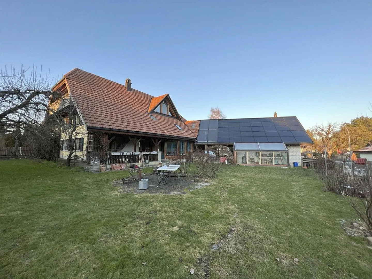 Ferme familiale avec grand jardin et équipements modernes - Photo 1 sur 11