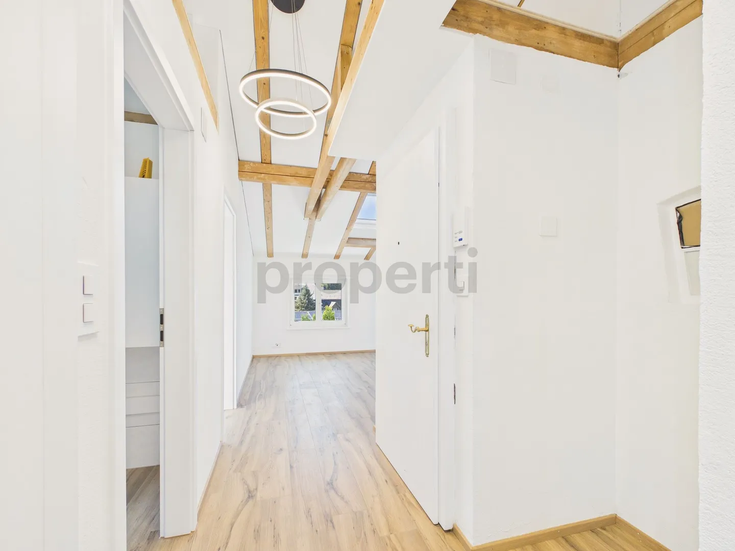 Modern 3.5-room attic apartment with garden seating area and lake view, Bäch SZ - Photo 8 of 13