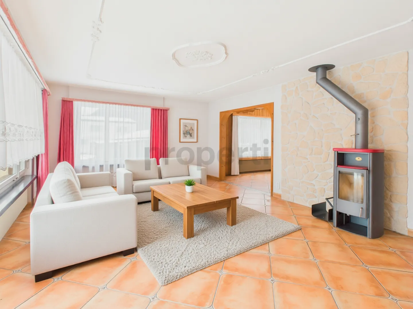 Grosszuegiges Einfamilienhaus mit Garten - Foto 2 von 13