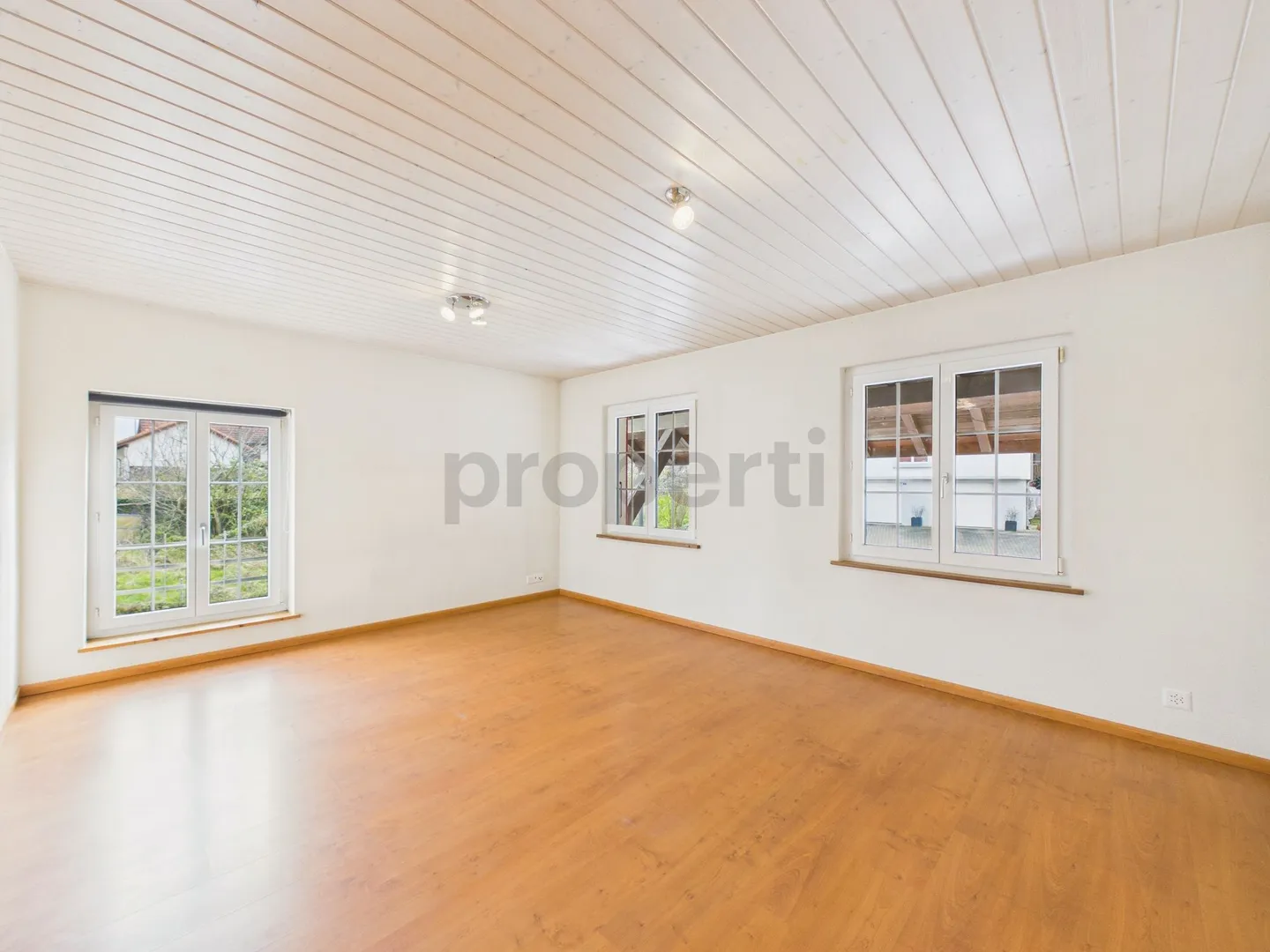 Grosszuegige Wohnung mit sonnigem Balkon - Foto 6 von 13