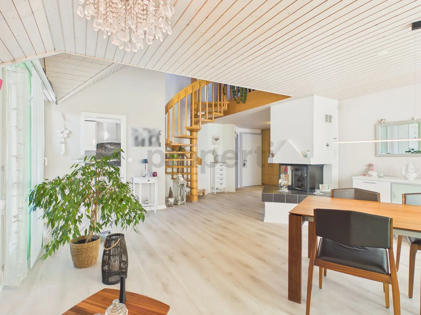 Luminoso appartamento duplex di 5,5 locali con galleria a Emmen, Canton Lucerna - Foto 2 di 13