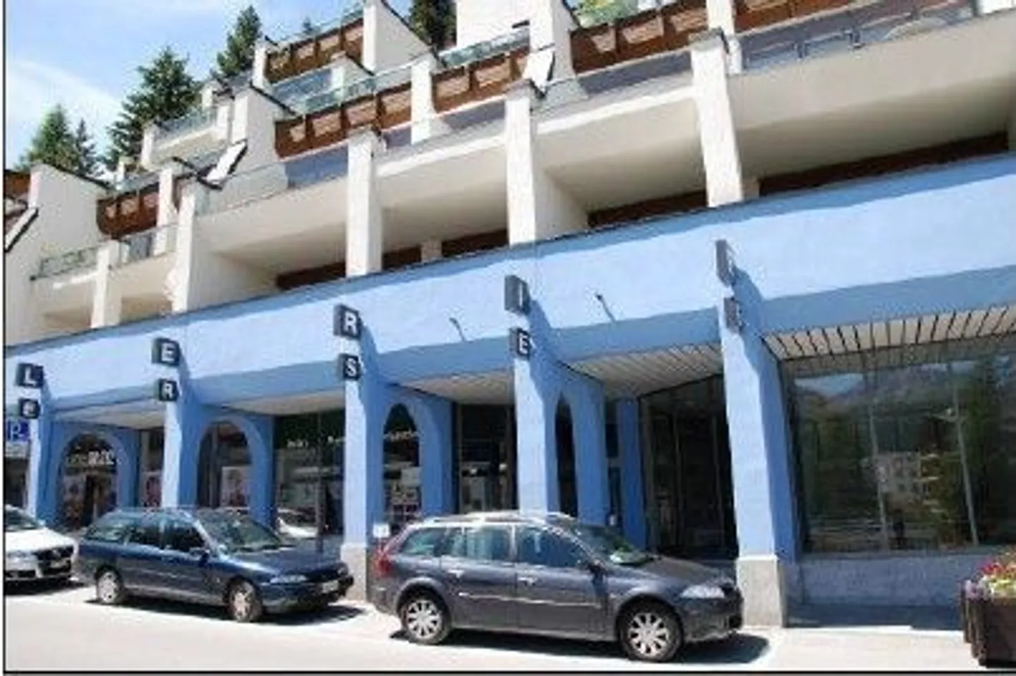 Retail space in the center of Obersee with over 8m window front in Arosa - Photo 6 of 8