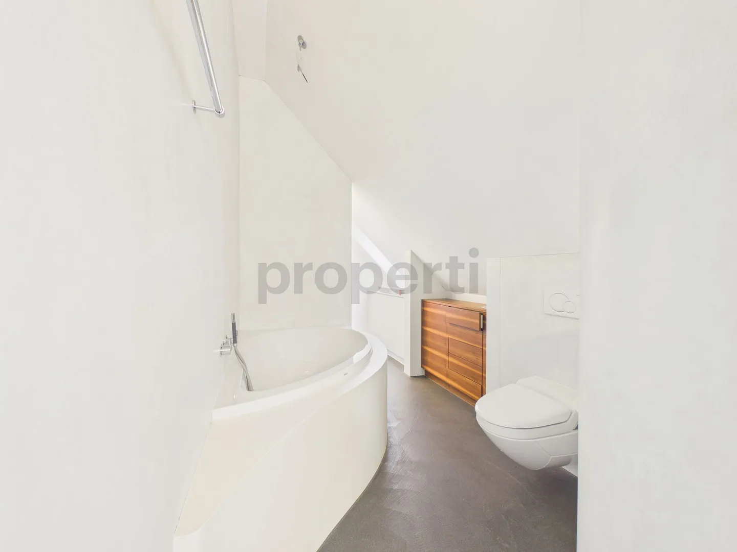 Moderne Maisonette mit Balkon - Foto 10 von 13