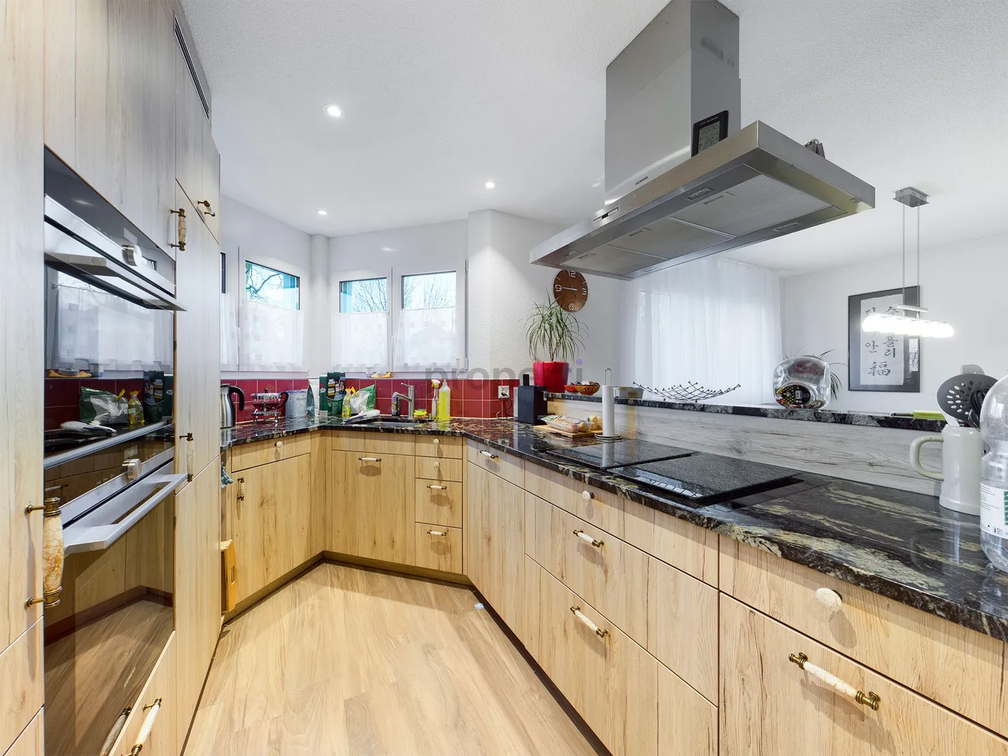 Modern und herzlich mit grossem Balkon - Photo 1 of 8