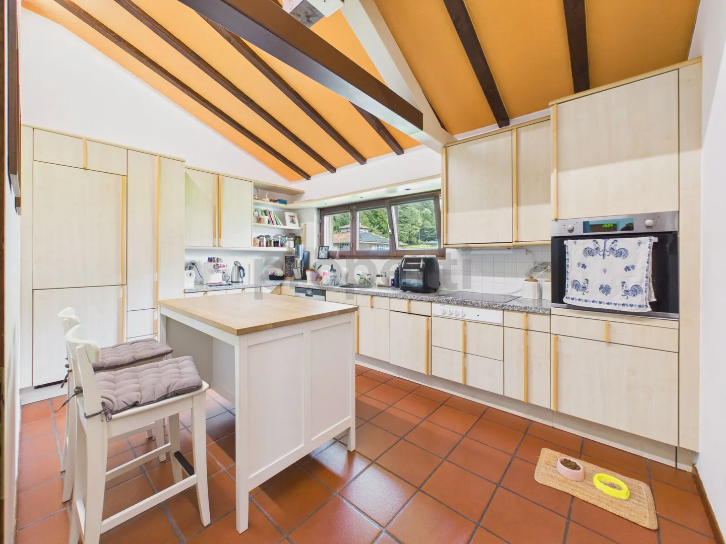 Elegante 4,5-Zimmer-Wohnung in einer Doppelhaushälfte mit Garten, Arbedo-Castione - Foto 5 von 13