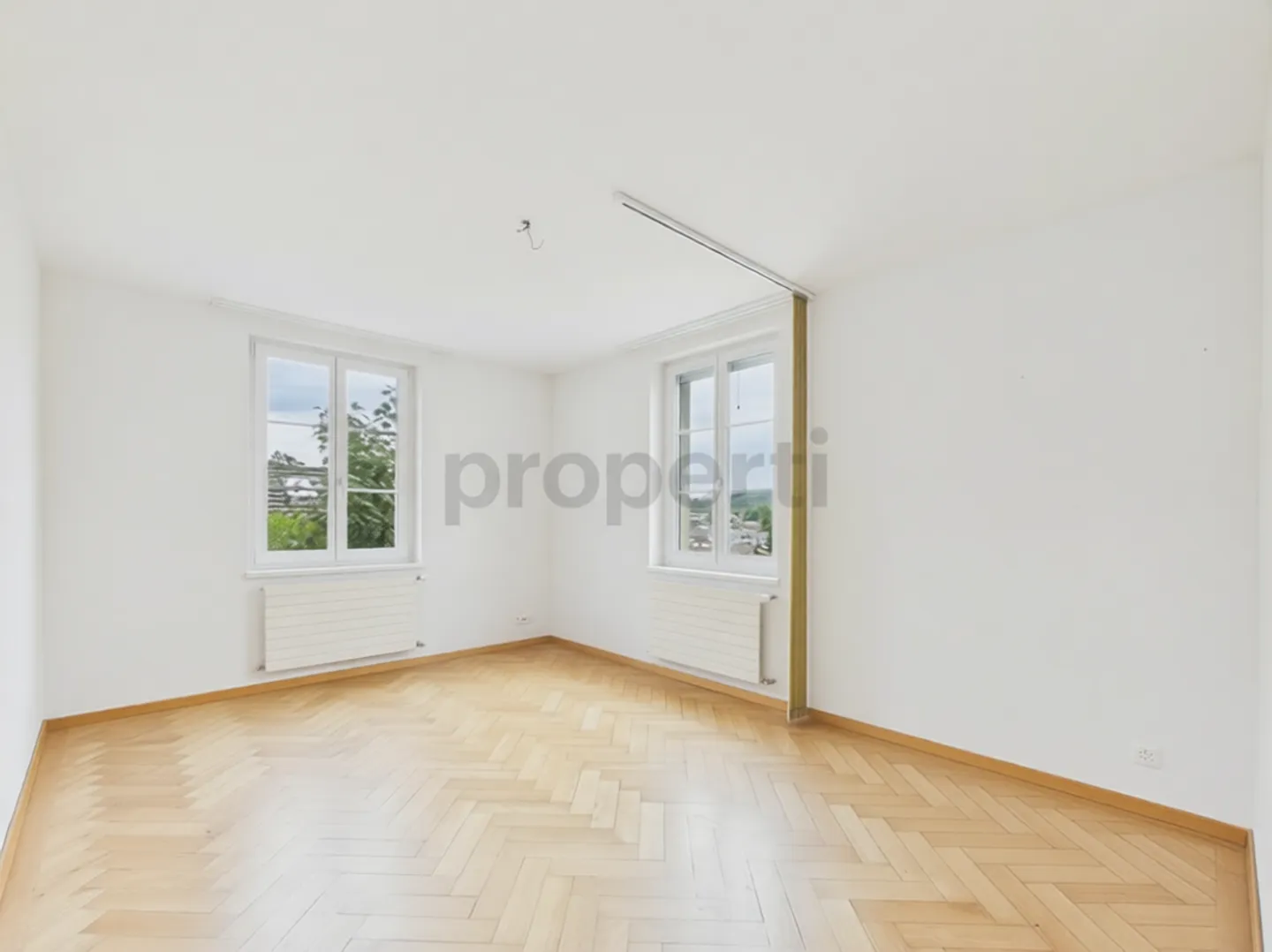 Casa familiare ristrutturata con giardino - Foto 5 di 13