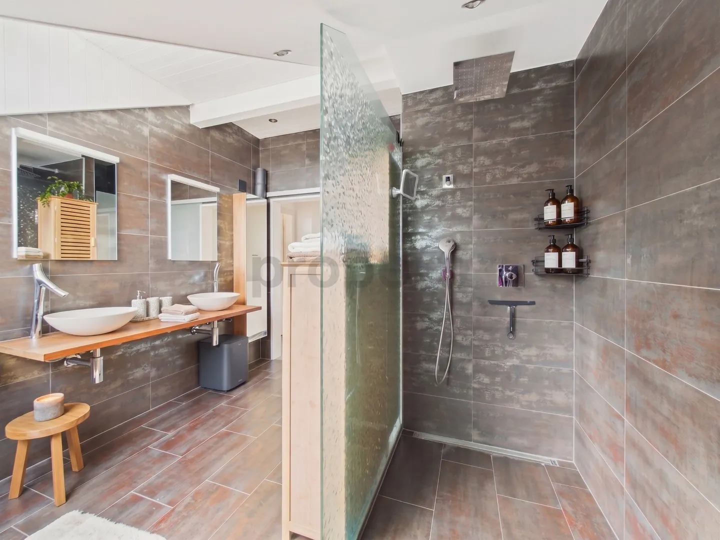 Quiet 5.5-Room Maisonette: Balcony in the Green, 4 Bedrooms & Large Hobby Room - Photo 10 of 13