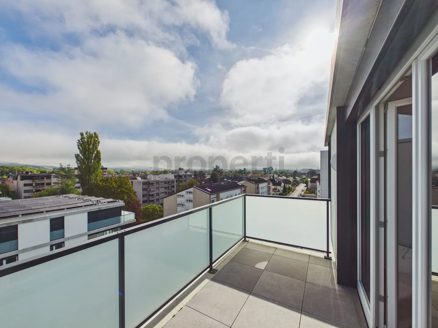 Appartement moderne avec vue sur la rivière - Photo 1 sur 8