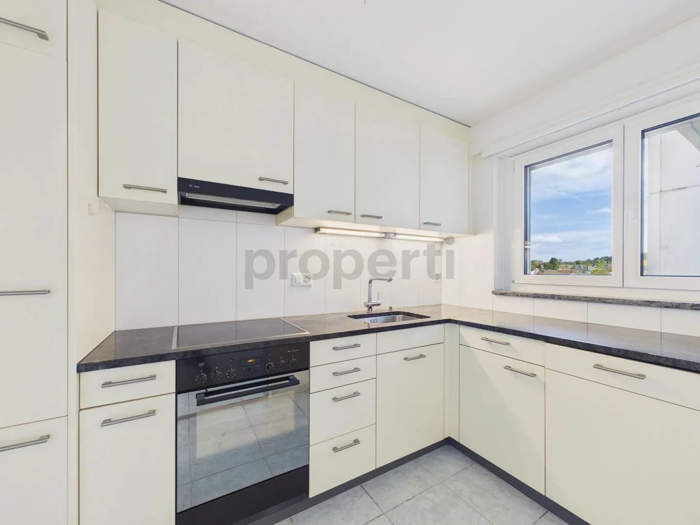 Charmante Wohnung mit Balkon - Foto 2 von 8