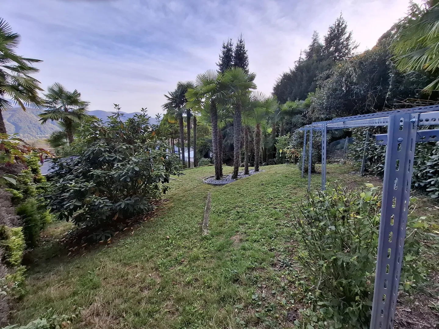 Terrain constructible avec vue sur le lac et accès privé - emplacement exclusif près du lac de Lugano - Photo 8 sur 13