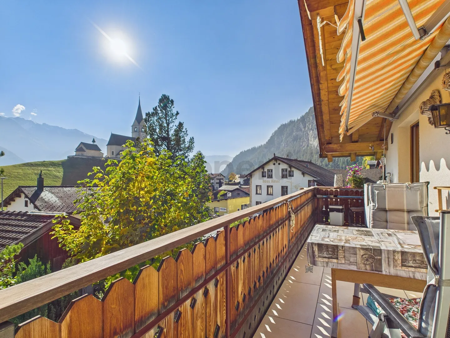 Casa unifamiliare soleggiata con grande laboratorio, garage e giardino - Foto 12 di 13